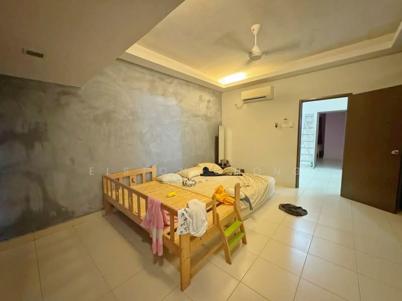 2-storey Terraced House for Sale in Taman Seri Austin (Tebrau) - Elston Chong - Bedroom - PropertyGuru.com.my