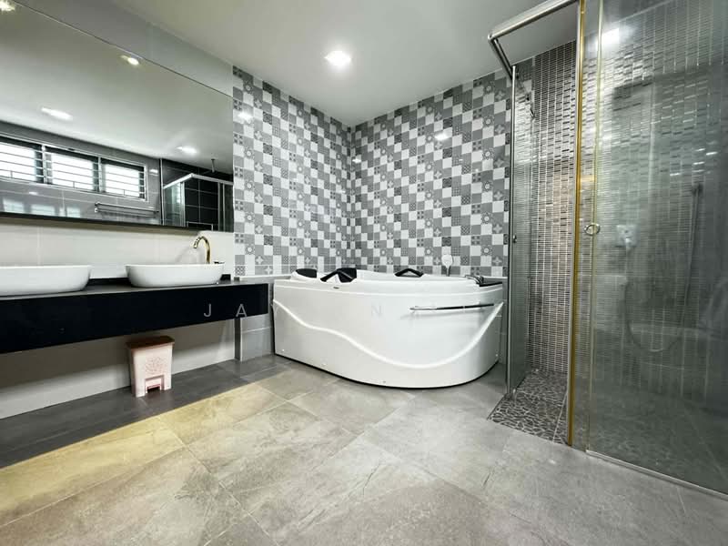 Semi-Detached House for Sale in Taman Saujana Suria (Kajang) - Jayden Lee - Bathroom - PropertyGuru.com.my
