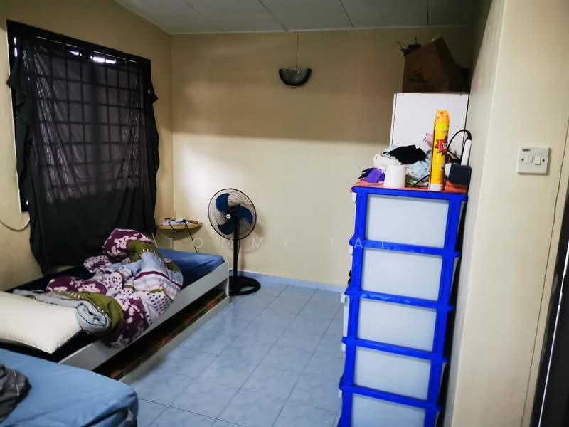2-storey Terraced House for Sale in Taman Rinting (Masai) - Tommy Tai - Bedroom - PropertyGuru.com.my