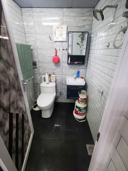 2-storey Terraced House for Sale in Taman Rinting (Masai) - Tommy Tai - Bathroom - PropertyGuru.com.my