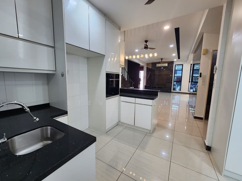 Rumah Teres 3 Tingkat untuk Disewa di 16 Sierra (Puchong) - Steven Tan - Kitchen - PropertyGuru.com.my