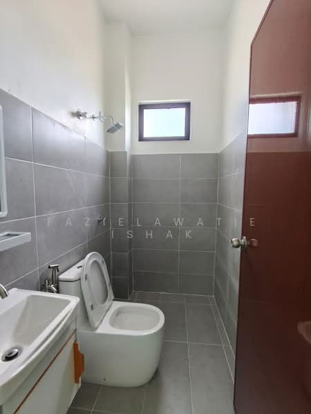 Bungalow for Sale in Kuantan (Pahang) - Fazielawatie Ishak - Bathroom - PropertyGuru.com.my