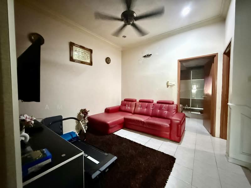 2-storey Terraced House for Sale in Seksyen 7 (Shah Alam) - Ammeer Nadzrai - Living Room - PropertyGuru.com.my