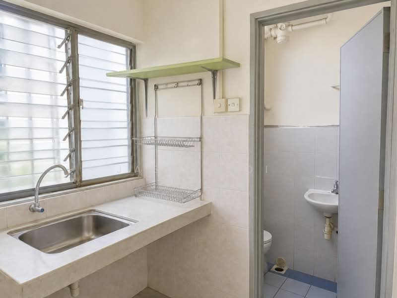 Rumah Flat untuk Dijual di Pelangi Ara - Jason Ooi - Bathroom - PropertyGuru.com.my