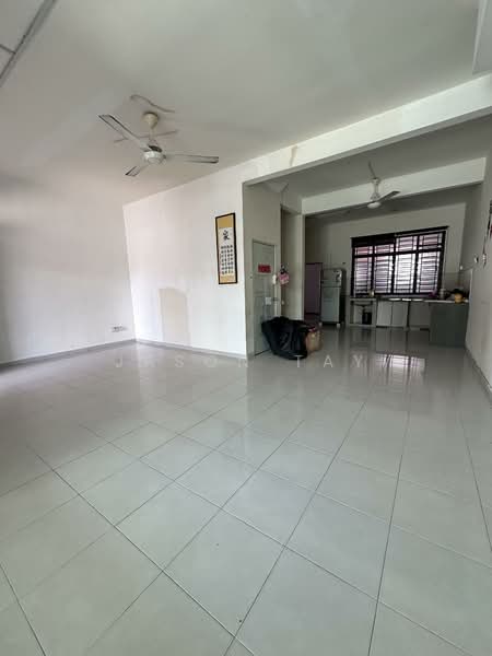 Rumah Teres 2 Tingkat untuk Dijual di Taman Angkasa Nuri (Durian Tunggal) - Jason Tay - Living Room - PropertyGuru.com.my