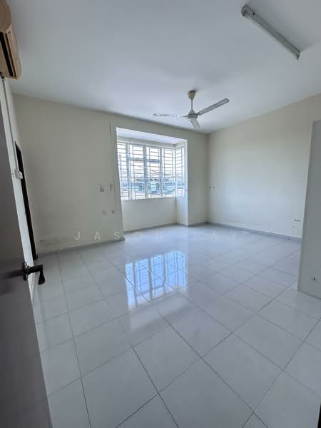 Rumah Teres 2 Tingkat untuk Dijual di Taman Angkasa Nuri (Durian Tunggal) - Jason Tay - Master Bedroom - PropertyGuru.com.my