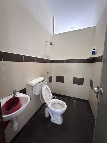 Rumah Teres 2 Tingkat untuk Dijual di Taman Angkasa Nuri (Durian Tunggal) - Jason Tay - Bathroom - PropertyGuru.com.my