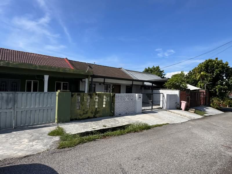 1-storey Terraced House for Sale in Petaling Jaya (Selangor) - Loh KC - Exterior - PropertyGuru.com.my