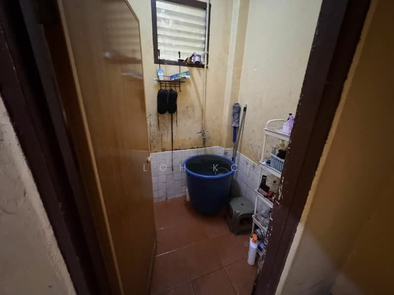 1-storey Terraced House for Sale in Petaling Jaya (Selangor) - Loh KC - Bathroom - PropertyGuru.com.my
