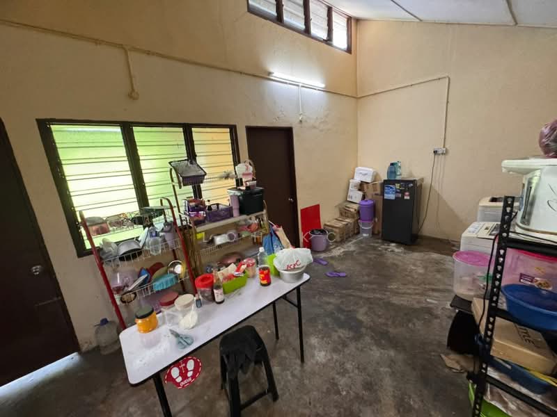 1-storey Terraced House for Sale in Petaling Jaya (Selangor) - Loh KC - Kitchen - PropertyGuru.com.my
