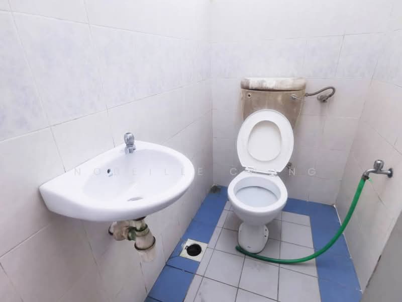 Apartment for Sale at Pelangi Ara, Bandar Utama - Nobeille Chung - Bathroom - PropertyGuru.com.my