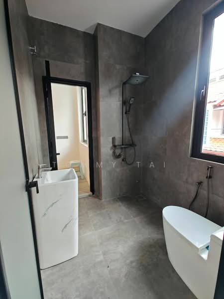 2-storey Terraced House for Sale in Taman Perling (Perling) - Tommy Tai - Bathroom - PropertyGuru.com.my