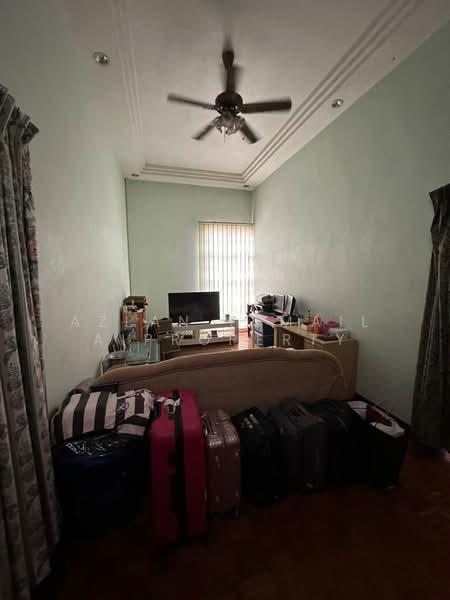 Semi-Detached House for Sale in Taman Universiti (Skudai) - Azlan Ismail aiproperty - Living Room - PropertyGuru.com.my