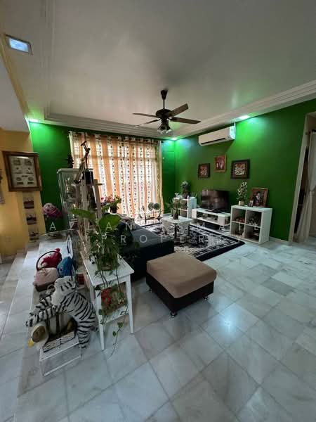 Semi-Detached House for Sale in Taman Universiti (Skudai) - Azlan Ismail aiproperty - Living Room - PropertyGuru.com.my