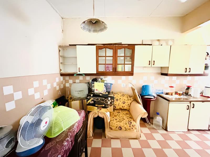 Rumah Teres untuk Dijual di Bandar Baru Uda (Johor Bahru) - Azlan Ismail aiproperty - Kitchen - PropertyGuru.com.my