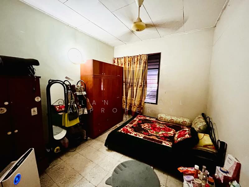Rumah Teres untuk Dijual di Bandar Baru Uda (Johor Bahru) - Azlan Ismail aiproperty - Bedroom - PropertyGuru.com.my