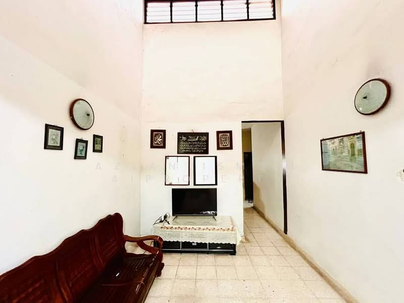 Rumah Teres untuk Dijual di Bandar Baru Uda (Johor Bahru) - Azlan Ismail aiproperty - Living Room - PropertyGuru.com.my