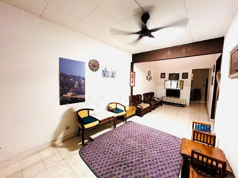Rumah Teres untuk Dijual di Bandar Baru Uda (Johor Bahru) - Azlan Ismail aiproperty - Living Room - PropertyGuru.com.my