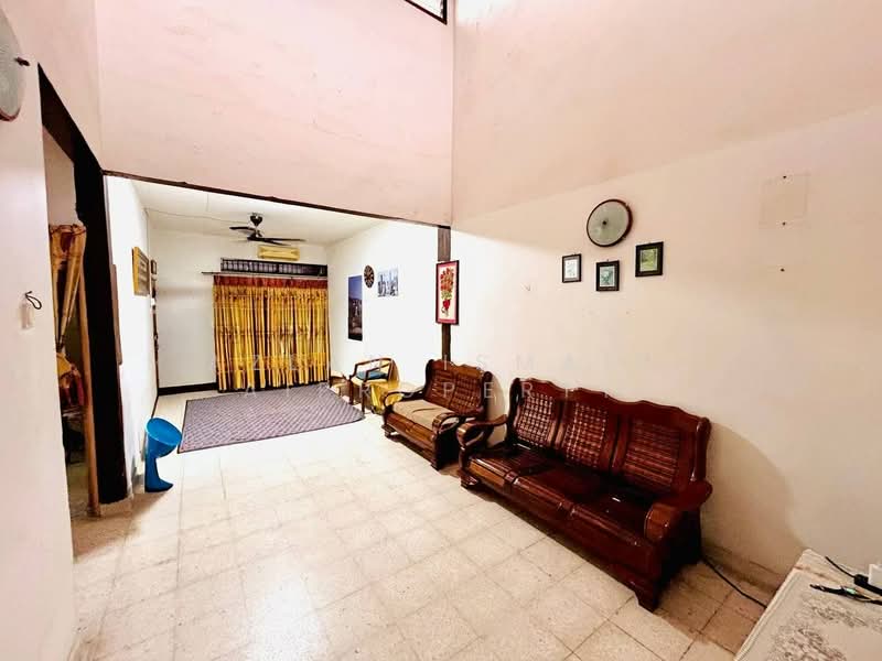 Rumah Teres untuk Dijual di Bandar Baru Uda (Johor Bahru) - Azlan Ismail aiproperty - Living Room - PropertyGuru.com.my
