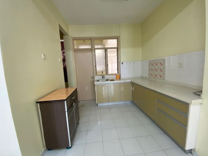 Pangsapuri untuk Disewa di Kingfisher Series - Jeff Tan - Kitchen - PropertyGuru.com.my