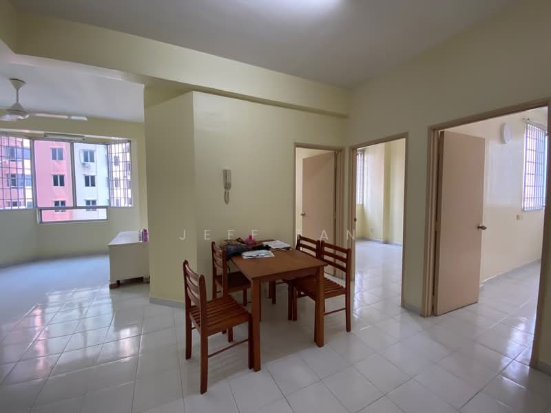 Pangsapuri untuk Disewa di Kingfisher Series - Jeff Tan - Living Room - PropertyGuru.com.my