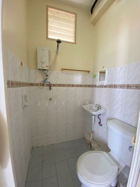 Pangsapuri untuk Disewa di Kingfisher Series - Jeff Tan - Bathroom - PropertyGuru.com.my