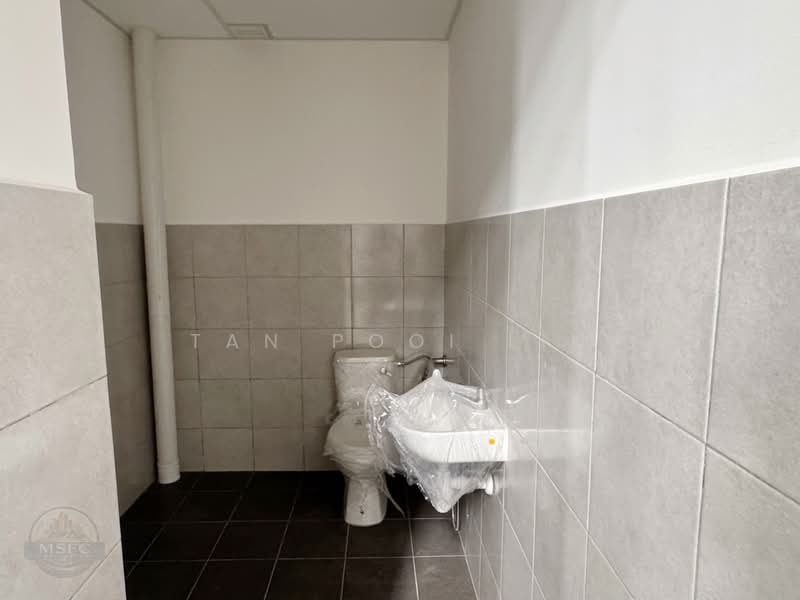 Tanah Komersial untuk Disewa di Taman Bukit Minyak (Bukit Minyak) - Tan Pooi Lin - Bathroom - PropertyGuru.com.my