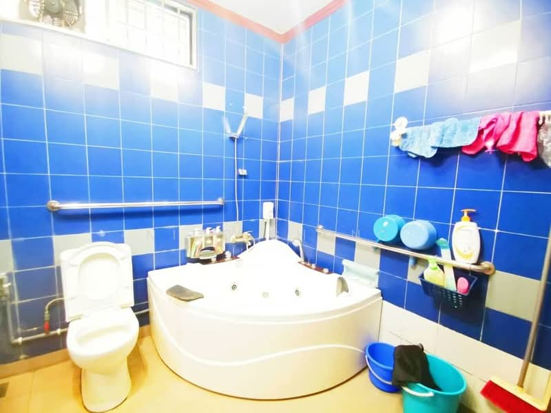 Bungalow for Sale in Taman Johor Jaya (Johor Bahru) - Nico Chong - Bathroom - PropertyGuru.com.my