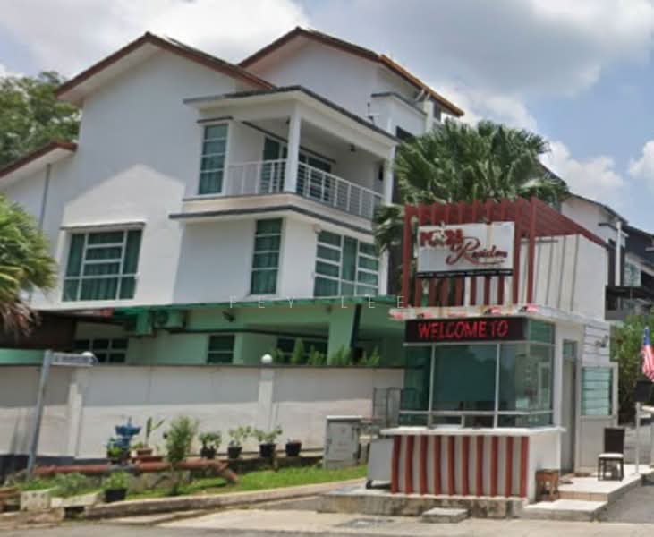 Rumah Bandar untuk Dijual di Taman Pinggiran Putra (Seri Kembangan) - Fey Lee - Exterior - PropertyGuru.com.my