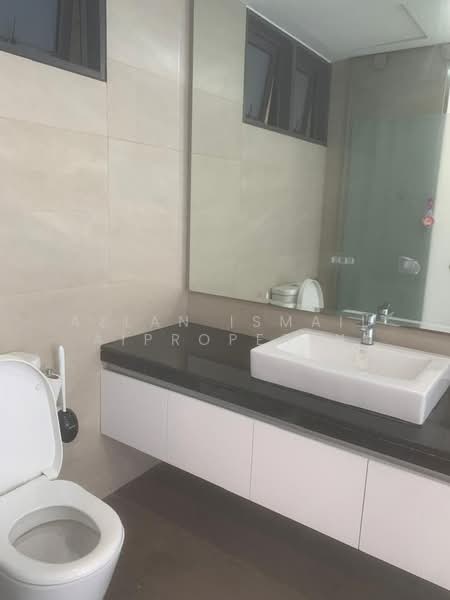 Kondominium untuk Dijual di Bora Residences - Azlan Ismail aiproperty - Bathroom - PropertyGuru.com.my