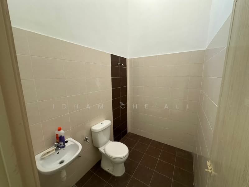 Rumah Berkembar untuk Dijual di Kampung Peramu (Pekan) - Idham Che'Ali - Bathroom - PropertyGuru.com.my