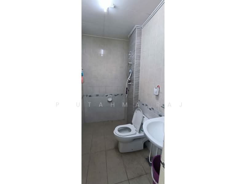 Townhouse for Sale in Kota Kemuning (Shah Alam) - P Utahma Raj - Bathroom - PropertyGuru.com.my