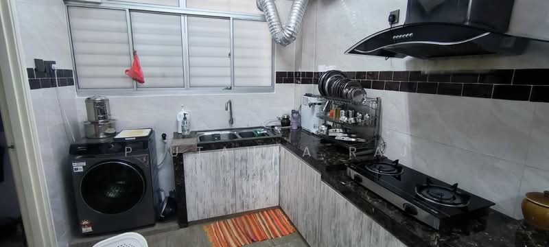 Townhouse for Sale in Kota Kemuning (Shah Alam) - P Utahma Raj - Kitchen - PropertyGuru.com.my