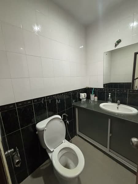 Bungalow for Sale in Gelugor (Penang) - Lim Ken - Bathroom - PropertyGuru.com.my