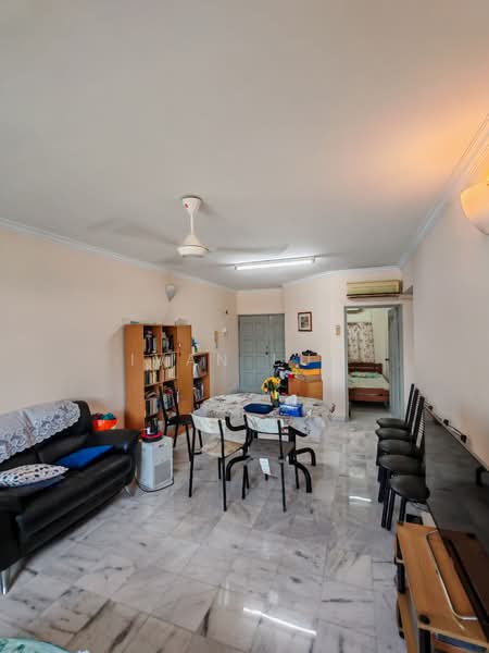Kondominium untuk Dijual di Endah Regal Condominium - Ivan Lum - Living Room - PropertyGuru.com.my
