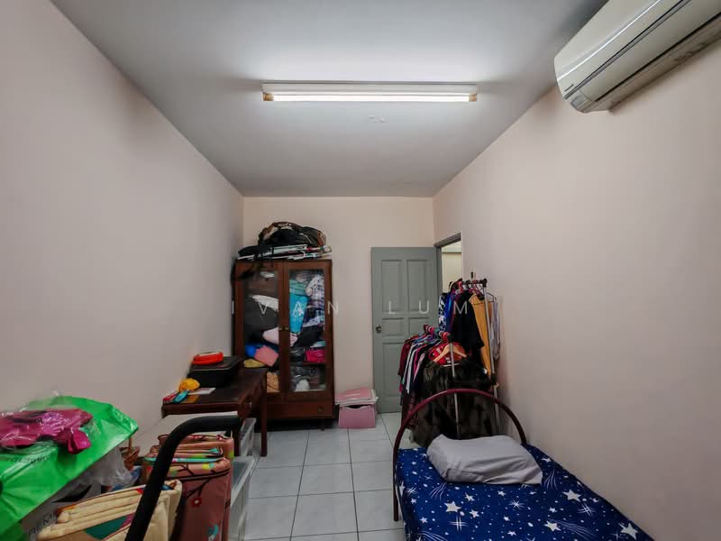 Kondominium untuk Dijual di Endah Regal Condominium - Ivan Lum - Bedroom - PropertyGuru.com.my