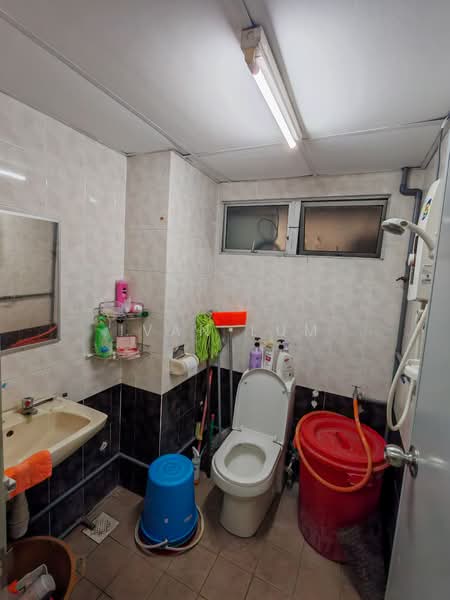 Kondominium untuk Dijual di Endah Regal Condominium - Ivan Lum - Bathroom - PropertyGuru.com.my