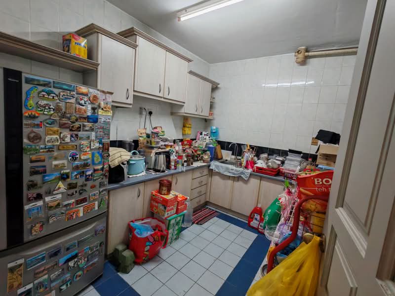 Kondominium untuk Dijual di Endah Regal Condominium - Ivan Lum - Kitchen - PropertyGuru.com.my