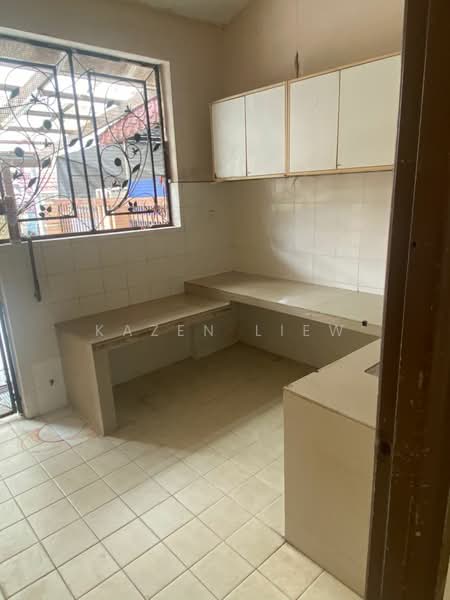 Semi-Detached House for Rent in Prima Saujana (Kajang) - Kazen Liew - Kitchen - PropertyGuru.com.my