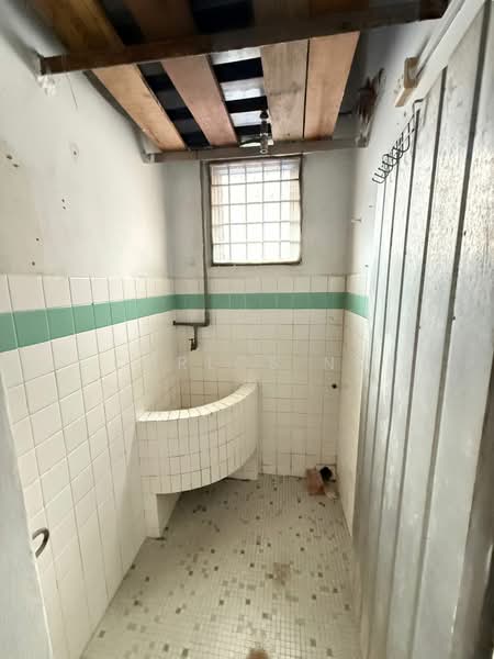Kedai untuk Dijual di Mersing (Johor) - Carlos Ng - Bathroom - PropertyGuru.com.my