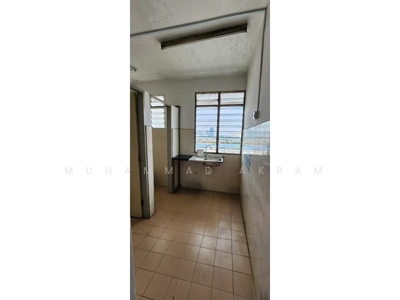 Flat for Sale at Desa Mentari PJS 2 - Muhammad Akram - Kitchen - PropertyGuru.com.my