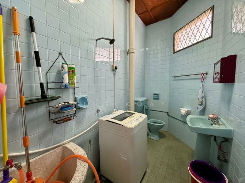 Semi-Detached House for Sale in Tanjung Tokong (Penang) - Ping Koay - Bathroom - PropertyGuru.com.my