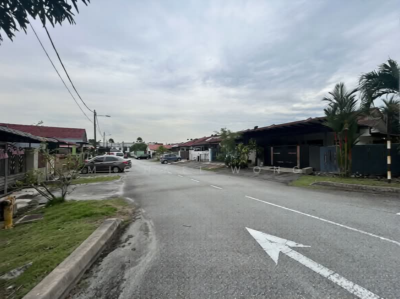 Rumah Teres 1 Tingkat untuk Dijual di Bandar Putra Permai (Seri Kembangan) - Michael Wong - Exterior - PropertyGuru.com.my