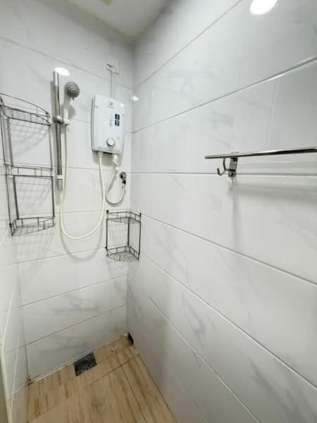 Service Residence for Rent at Country Garden Central Park - Mavis Hew - Bathroom - PropertyGuru.com.my