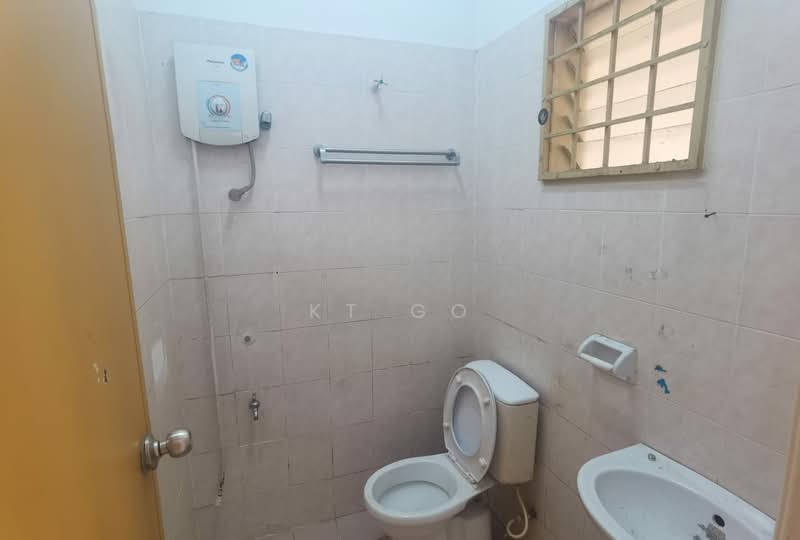 Rumah Teres 2 Tingkat untuk Dijual di TAMAN PUCHONG UTAMA (Puchong) - KT Go - Bathroom - PropertyGuru.com.my