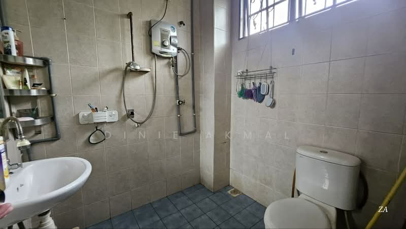 Semi-Detached House for Sale in Shah Alam (Selangor) - Dinie Akmal - Bathroom - PropertyGuru.com.my