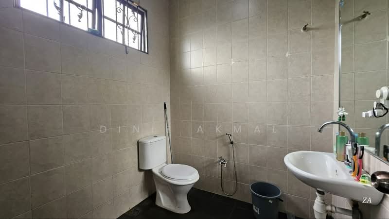 Semi-Detached House for Sale in Shah Alam (Selangor) - Dinie Akmal - Bathroom - PropertyGuru.com.my
