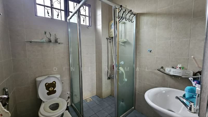 Semi-Detached House for Sale in Shah Alam (Selangor) - Dinie Akmal - Bathroom - PropertyGuru.com.my