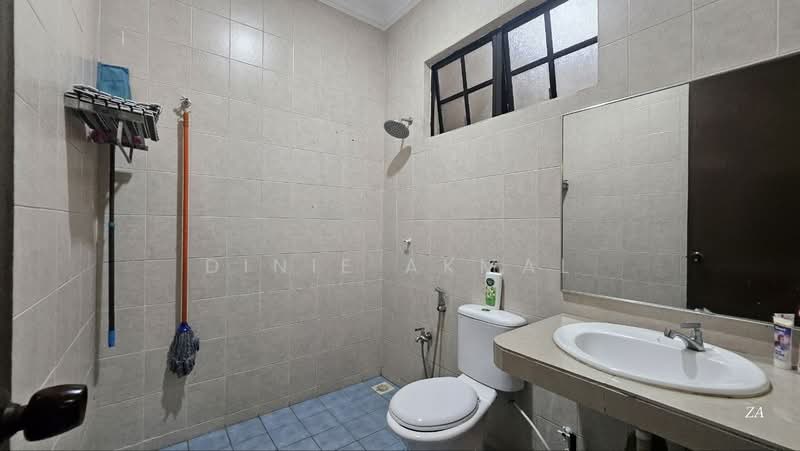 Semi-Detached House for Sale in Shah Alam (Selangor) - Dinie Akmal - Bathroom - PropertyGuru.com.my