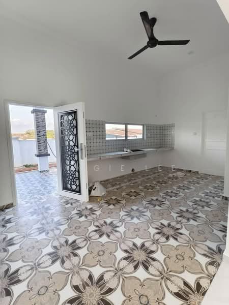 Rumah Banglo untuk Dijual di Kampung Maju Jaya (Tebrau) - Maggie Lee - Kitchen - PropertyGuru.com.my
